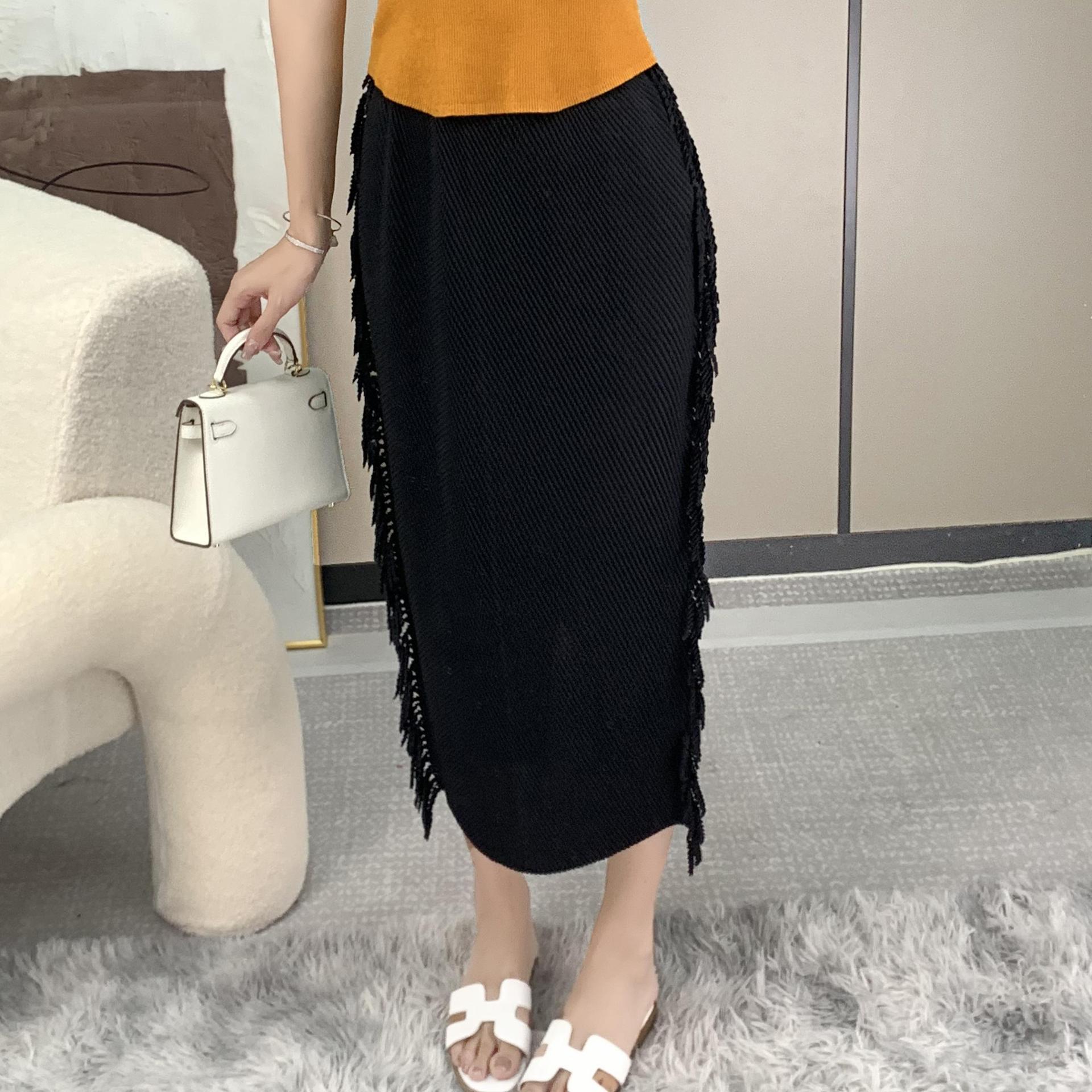 Tassel Knitted Half length Skirt for Women Autumn/Winter, pleated mid length, A-line temperament, hip hugging long skirt