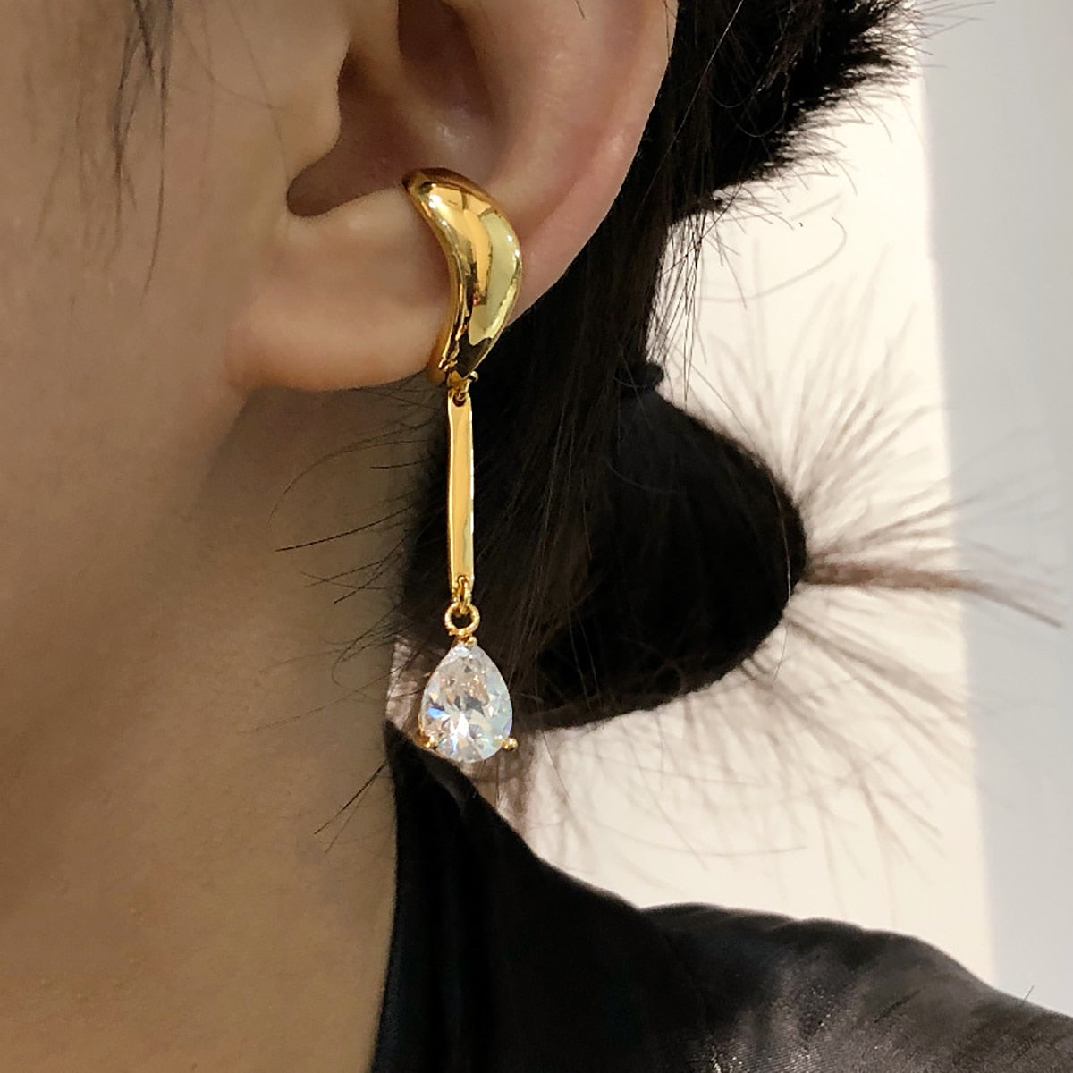 New Women Gold Color Asymmetric Korean  Clip Earring No Piercings Ear Clip Earring for Women Fashion Jewelry